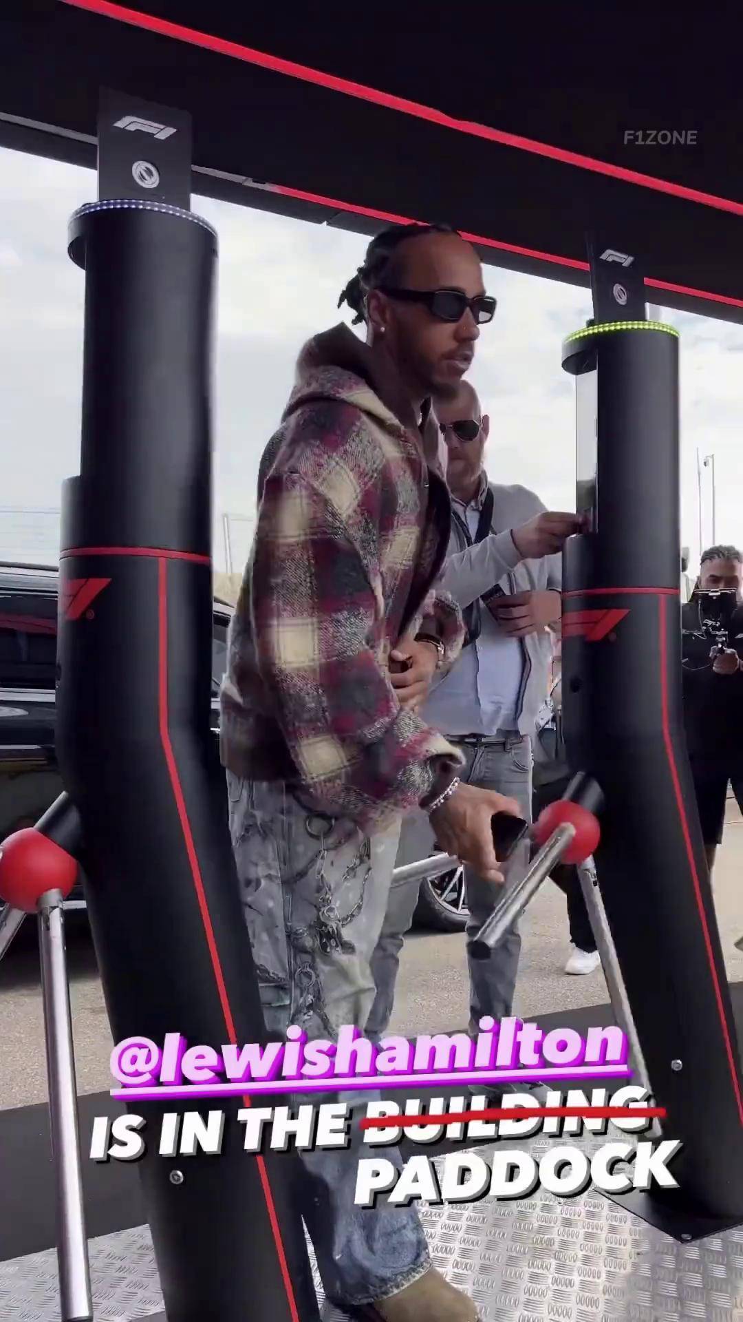 爱游戏体育APP下载-车手的生活照：赛场外的真实一面的简单介绍