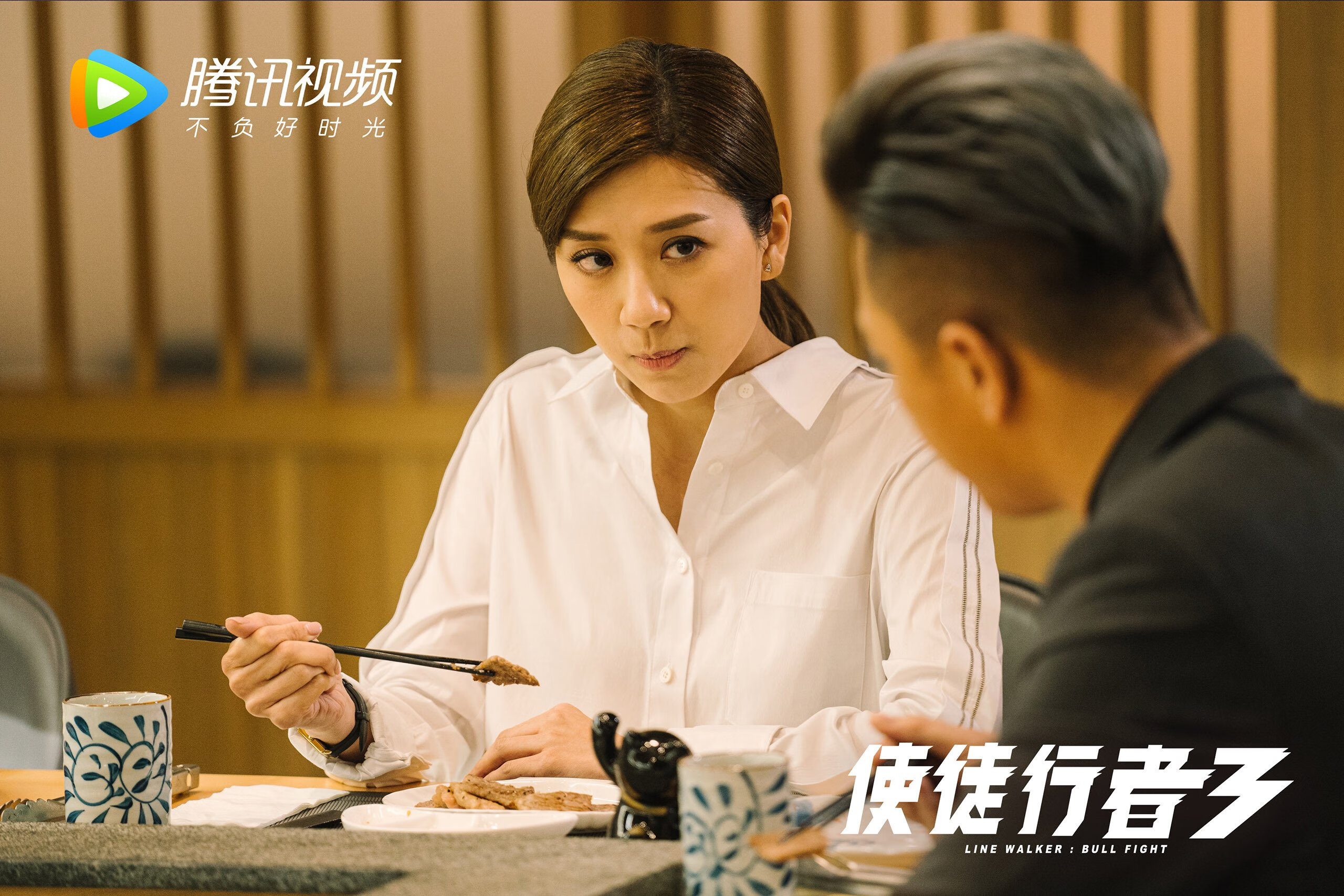 高原攀岩挑战赛,极速挑战山巅极限,高空攀岩讲解示范