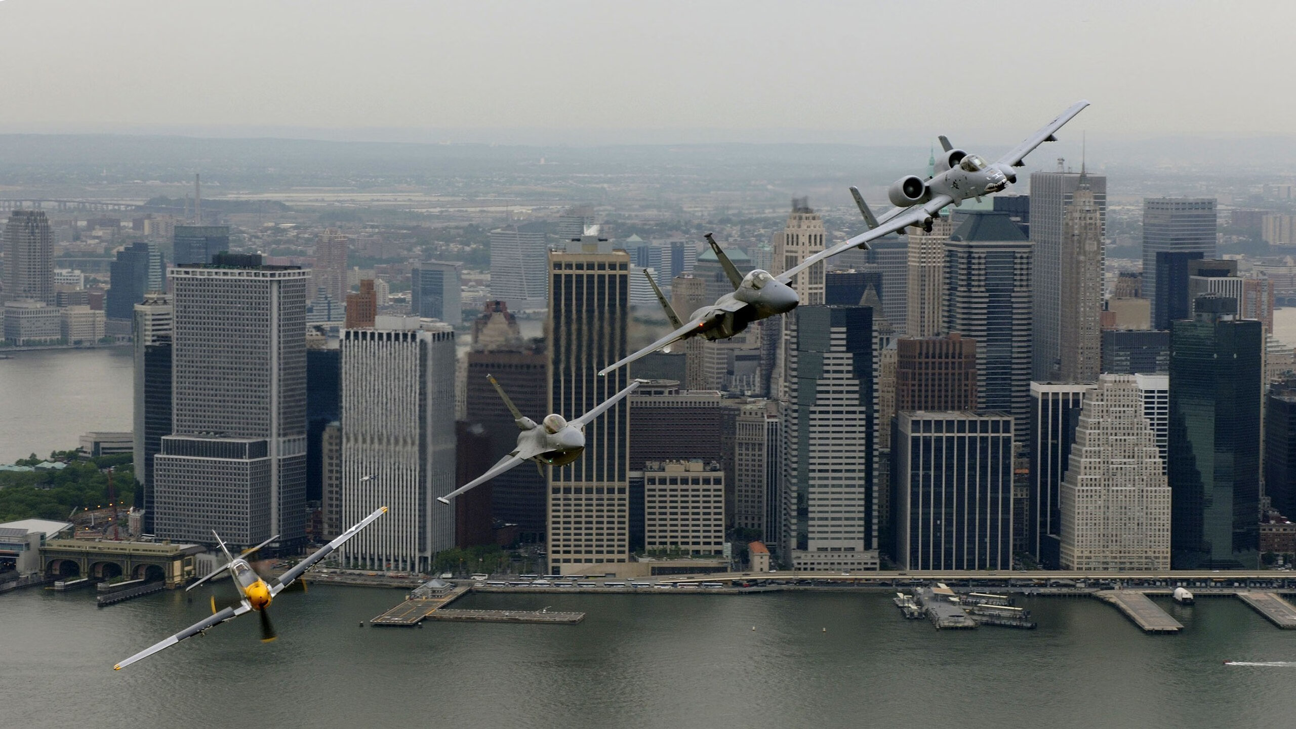 麦基翁与对手激烈角逐展现高水平竞技,麦基翁姐妹