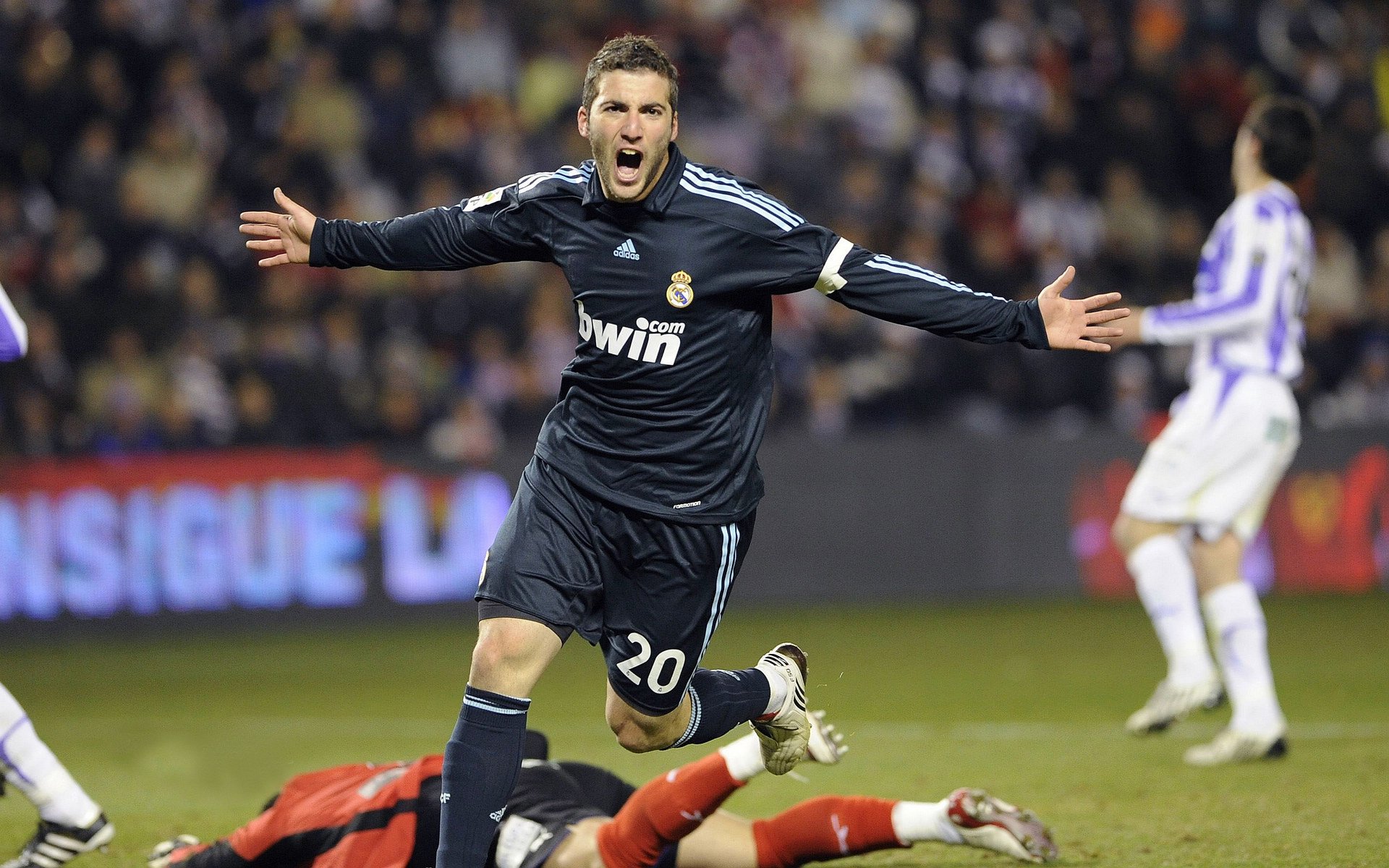 爱游戏综合娱乐-追梦新时代：年轻球员在欧冠舞台的崭露头角，欧冠青年人队