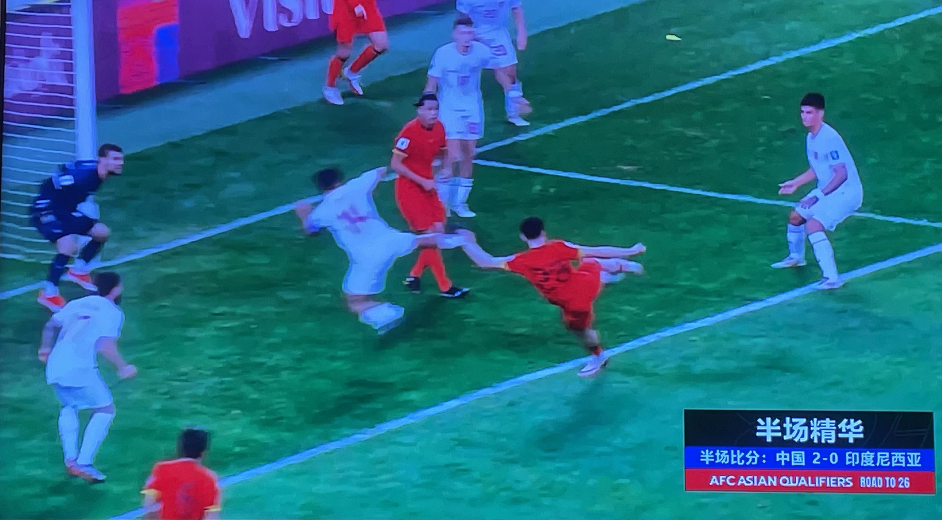 包含爱游戏APP:中国足球场地设施：改善条件与提升水平的词条