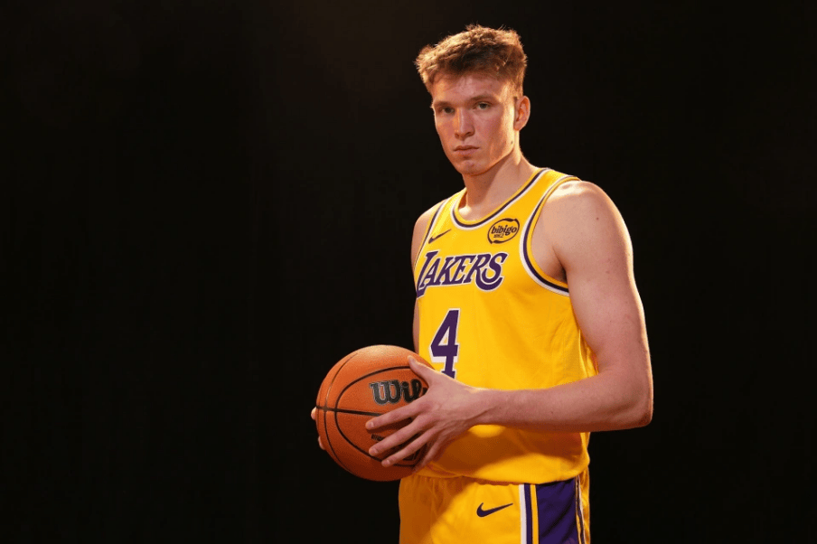 安东尼·戴维斯:湖人内线的守护者的简单介绍 安东尼·戴维斯:湖人内线的守护者的简单介绍