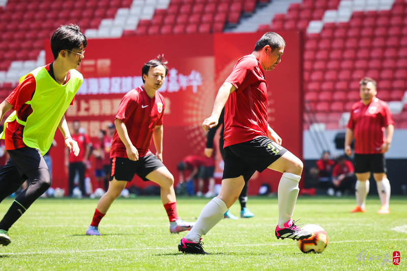 关于爱游戏APP：中超联赛球迷互动活动“足球嘉年华”火爆开启的信息