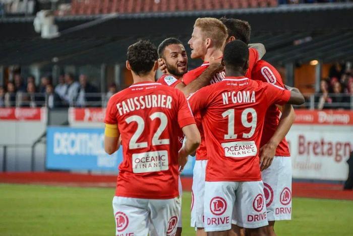 包含爱游戏体育:法甲小球队的奇迹：逆袭的动力的词条